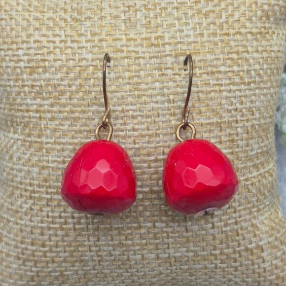 Red Graduated Faceted Bead Collar Multi Strand Necklace & Matching Drop Earrings - Picture 3 of 10